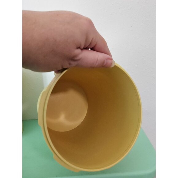 Yellow Servalier Tupperware Canisters with Gold Star Flower, Set of 2 - Picture 6 of 9